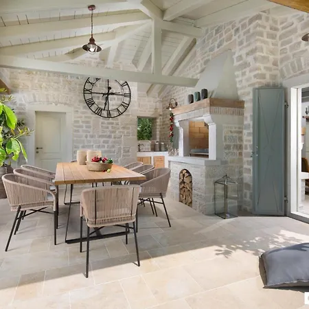 Elena Вилла Ladici