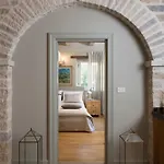 Elena Villa Ladici
